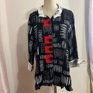 Ali miles abstract print wire collar 3/4 sleeve button front tunic top